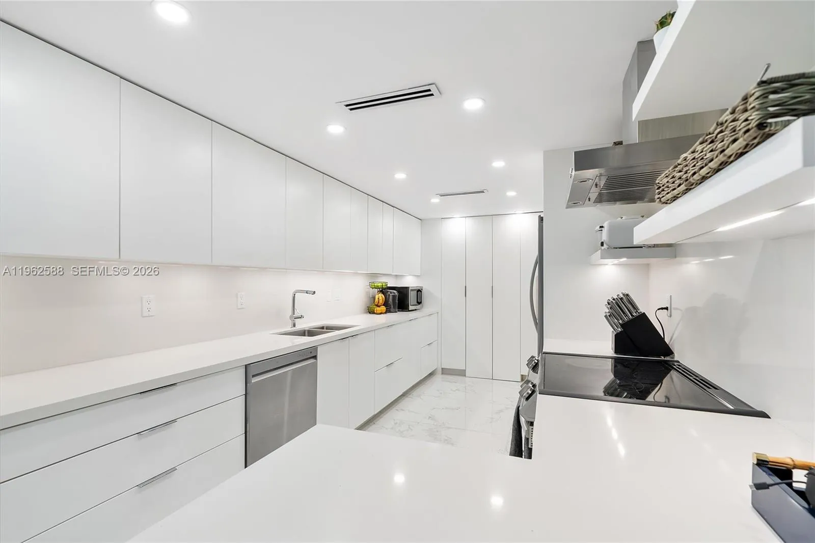 1121 Crandon Blvd D806, Key Biscayne, Florida 3314, Key Biscayne, Florida 33149, 2 Bedrooms Bedrooms, ,2 BathroomsBathrooms,Residential Lease,For Rent,1121 Crandon Blvd D806, Key Biscayne, Florida 3314,A11962588