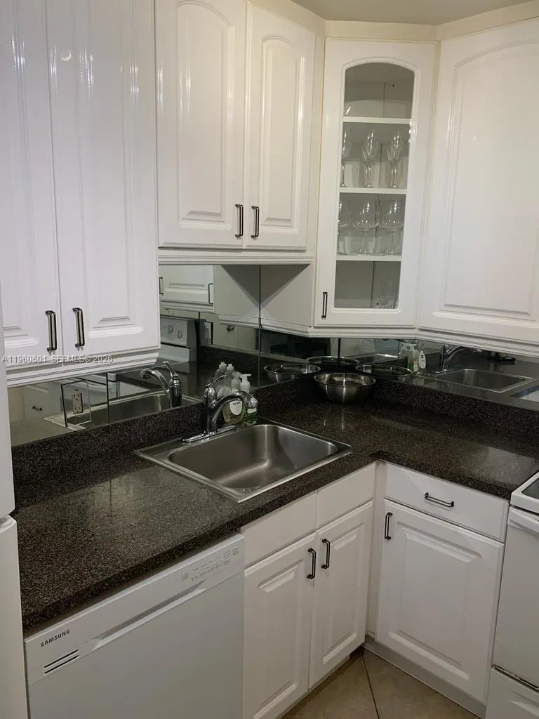 800 West Ave 823, Miami Beach, Florida 33139, Miami Beach, Florida 33139, 1 Bedroom Bedrooms, ,1 BathroomBathrooms,Residential,For Sale,800 West Ave 823, Miami Beach, Florida 33139,A11960601