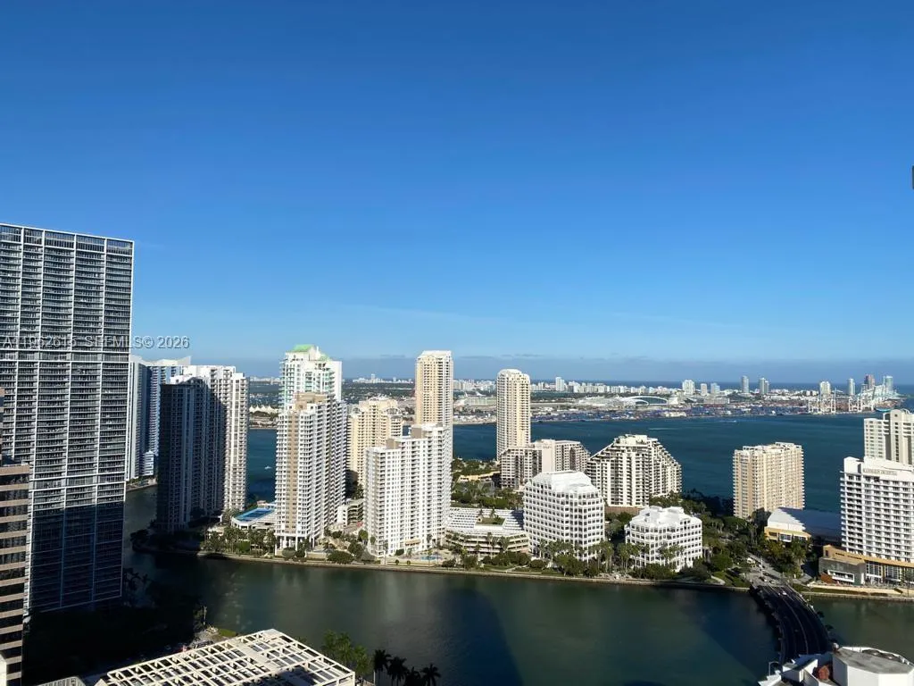 950 Brickell Bay Dr 4002, Miami, Florida 33131, Miami, Florida 33131, 1 Bedroom Bedrooms, ,1 BathroomBathrooms,Residential Lease,For Rent,950 Brickell Bay Dr 4002, Miami, Florida 33131,A11962615