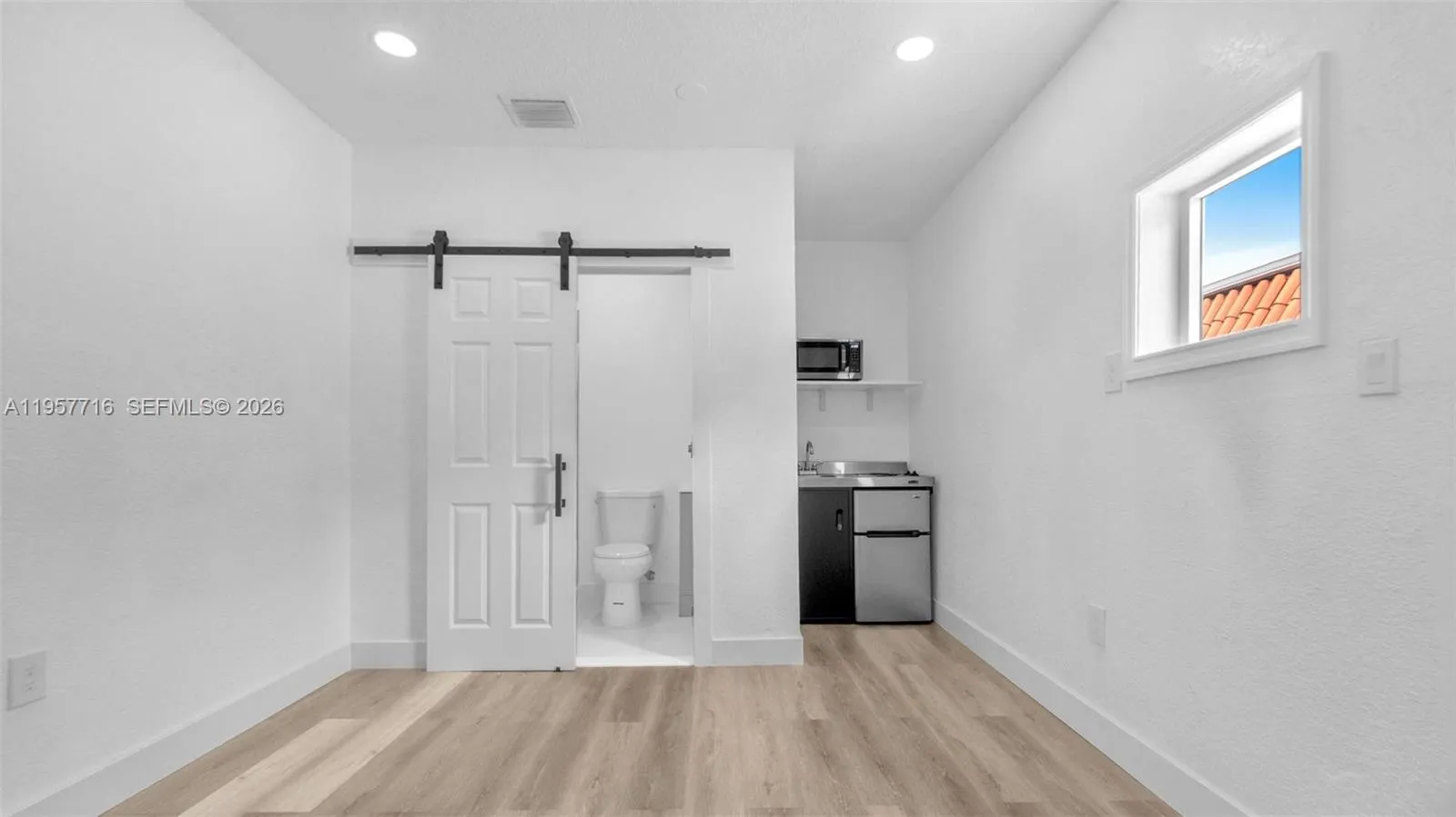 Miami, Florida 33173, 1 Bedroom Bedrooms, ,1 BathroomBathrooms,Residential Lease,For Rent,A11957716