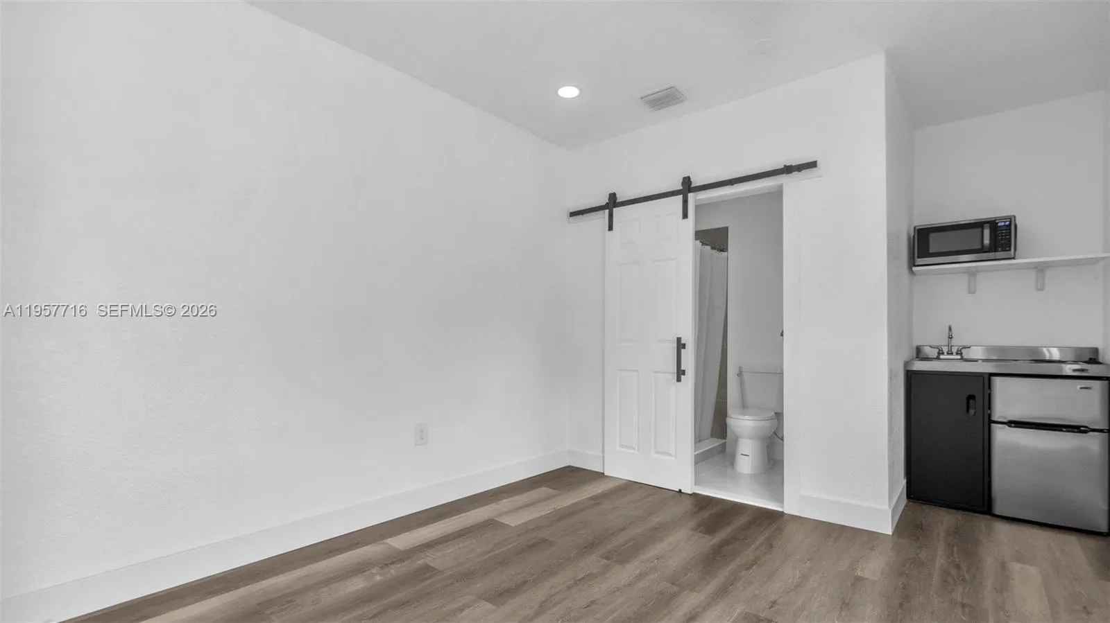 Miami, Florida 33173, 1 Bedroom Bedrooms, ,1 BathroomBathrooms,Residential Lease,For Rent,A11957716