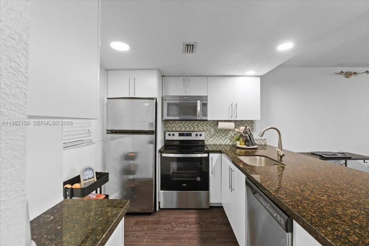 8075 Sw 107th Ave 221, Miami, Florida 33173, Miami, Florida 33173, 1 Bedroom Bedrooms, ,1 BathroomBathrooms,Residential Lease,For Rent,8075 Sw 107th Ave 221, Miami, Florida 33173,A11962106