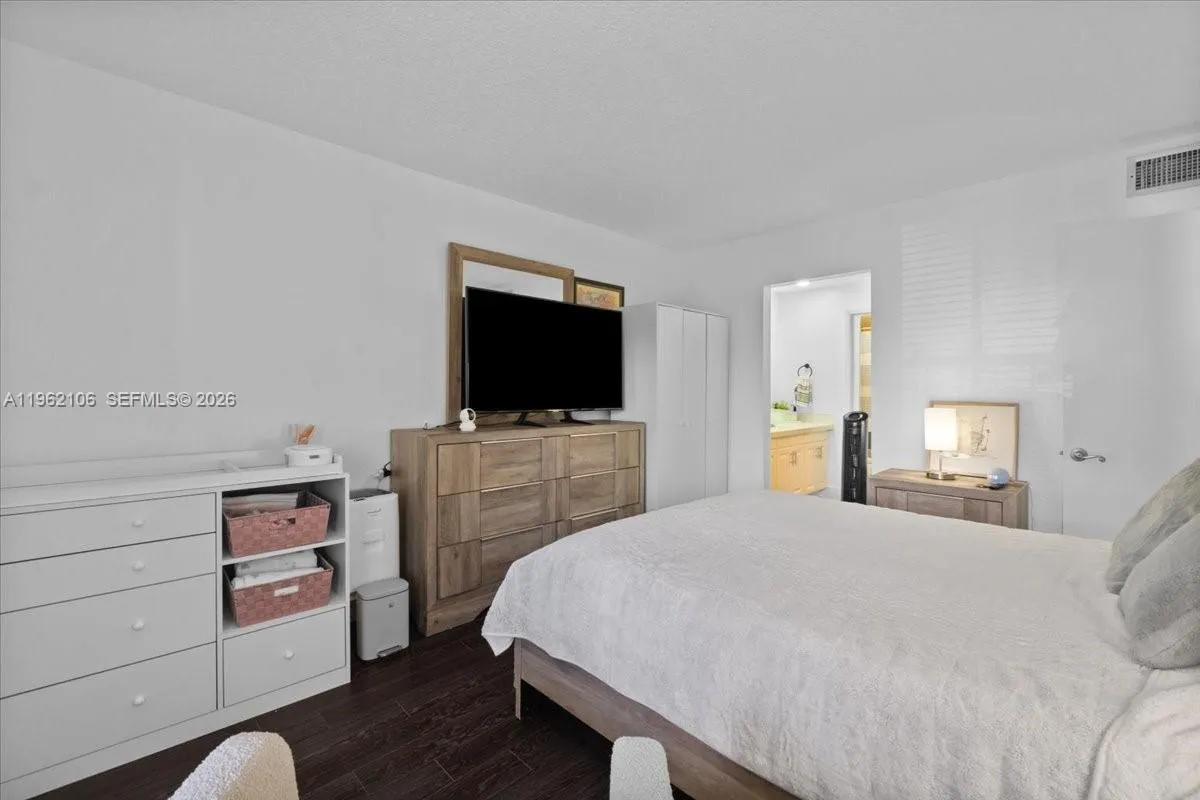 8075 Sw 107th Ave 221, Miami, Florida 33173, Miami, Florida 33173, 1 Bedroom Bedrooms, ,1 BathroomBathrooms,Residential Lease,For Rent,8075 Sw 107th Ave 221, Miami, Florida 33173,A11962106