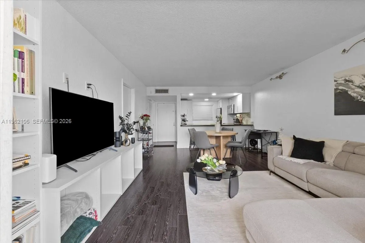 8075 Sw 107th Ave 221, Miami, Florida 33173, Miami, Florida 33173, 1 Bedroom Bedrooms, ,1 BathroomBathrooms,Residential Lease,For Rent,8075 Sw 107th Ave 221, Miami, Florida 33173,A11962106