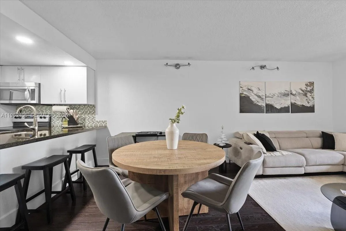 8075 Sw 107th Ave 221, Miami, Florida 33173, Miami, Florida 33173, 1 Bedroom Bedrooms, ,1 BathroomBathrooms,Residential Lease,For Rent,8075 Sw 107th Ave 221, Miami, Florida 33173,A11962106