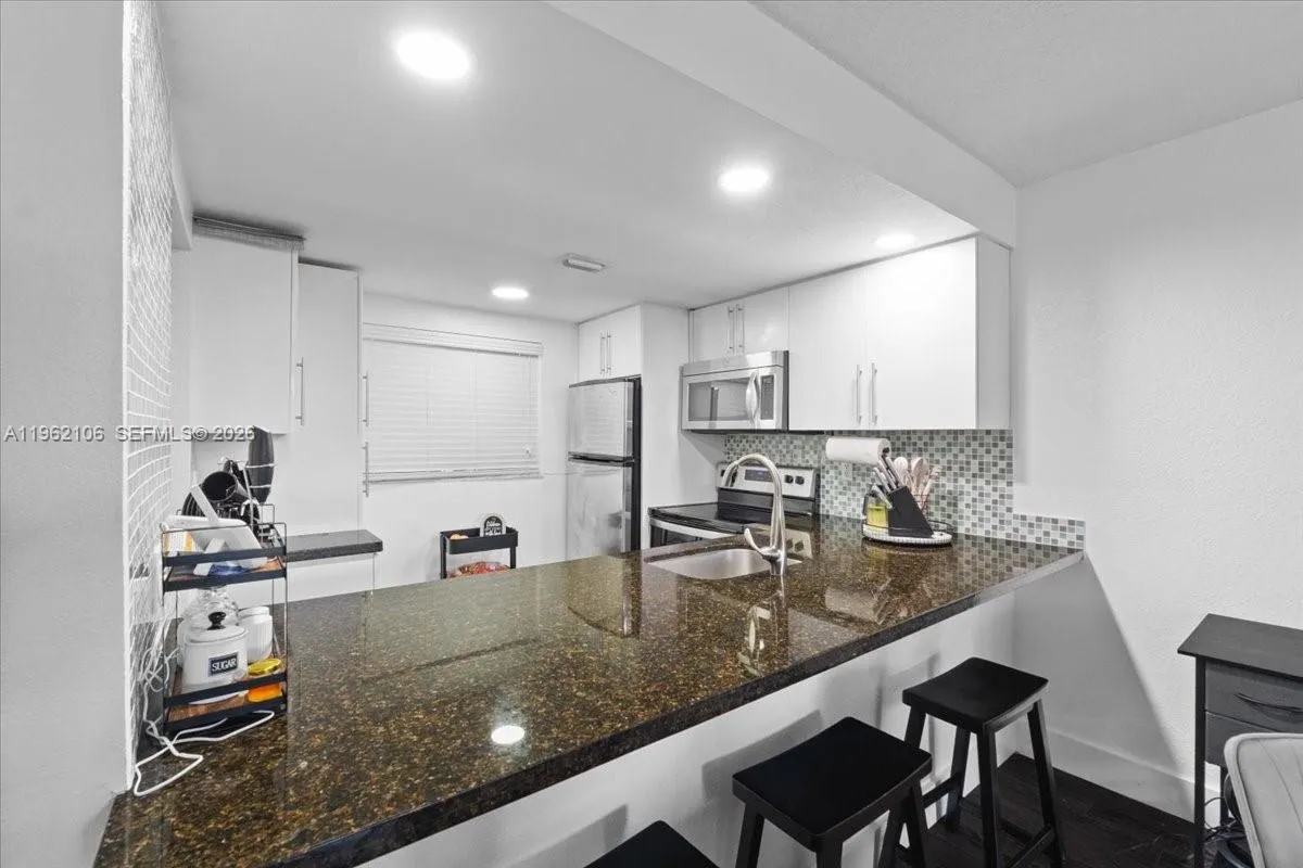 8075 Sw 107th Ave 221, Miami, Florida 33173, Miami, Florida 33173, 1 Bedroom Bedrooms, ,1 BathroomBathrooms,Residential Lease,For Rent,8075 Sw 107th Ave 221, Miami, Florida 33173,A11962106