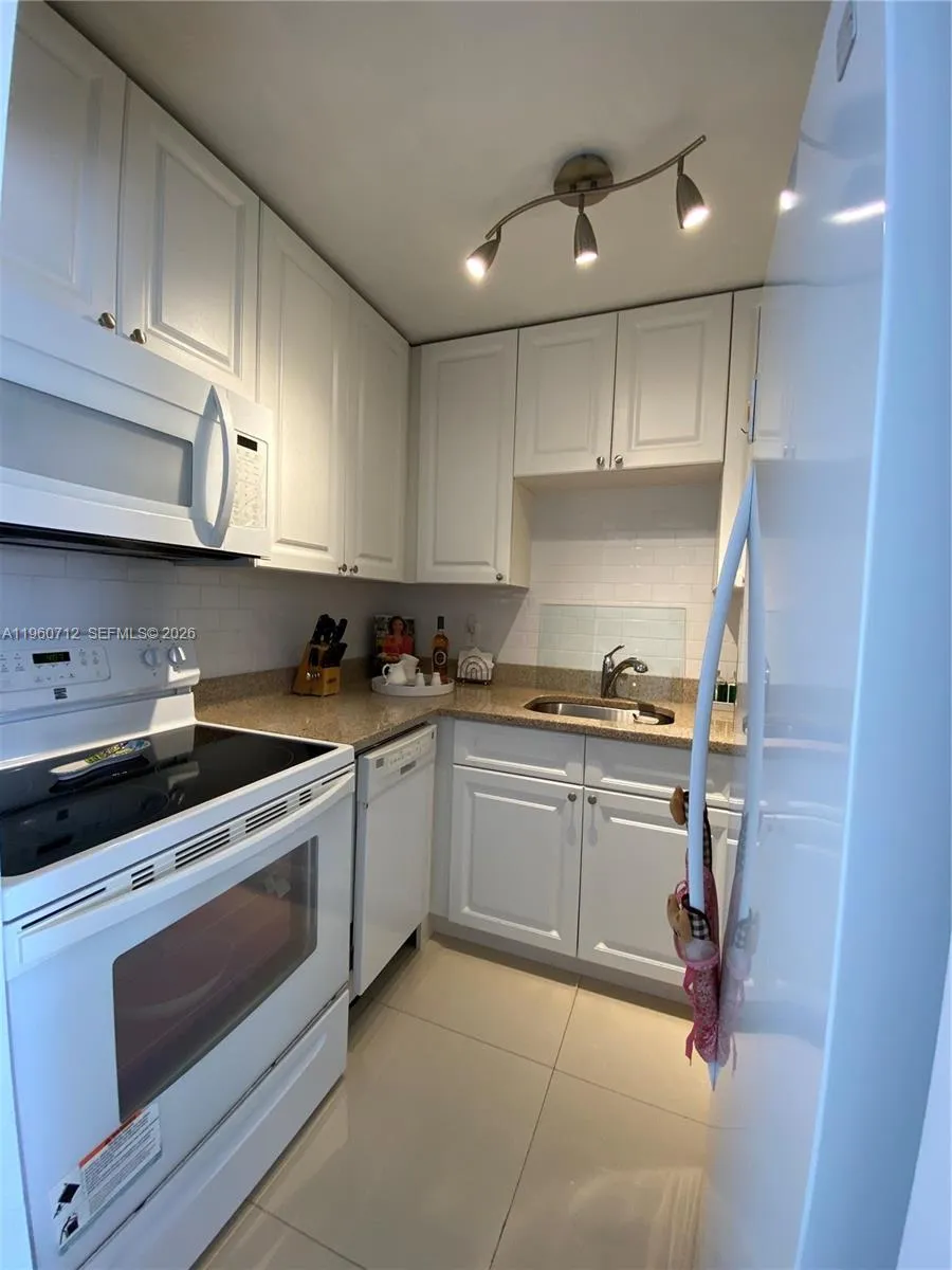 5050 Nw 7th St 312, Miami, Florida 33126, Miami, Florida 33126, 1 Bedroom Bedrooms, ,1 BathroomBathrooms,Residential,For Sale,5050 Nw 7th St 312, Miami, Florida 33126,A11960712