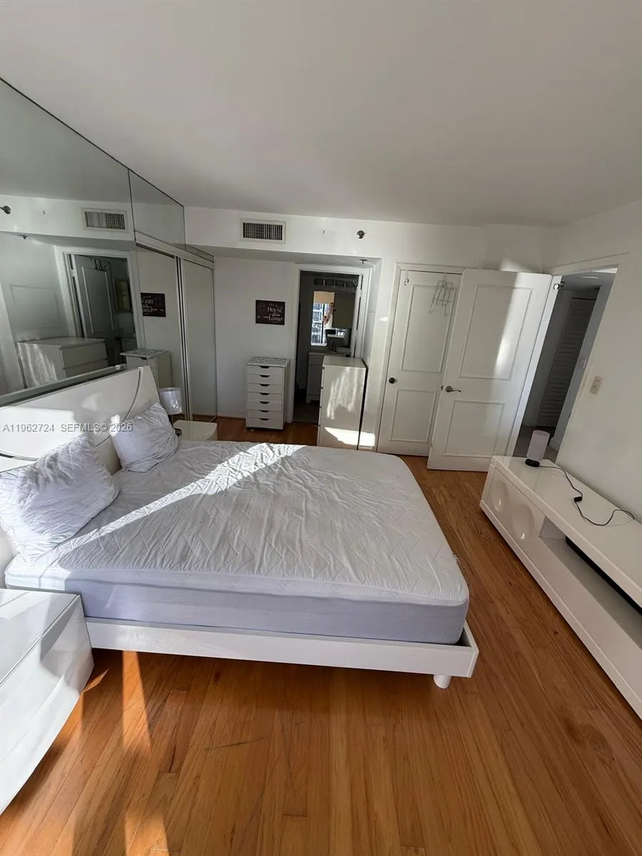 540 Brickell Key Dr 1505, Miami, Florida 33131, Miami, Florida 33131, 1 Bedroom Bedrooms, ,1 BathroomBathrooms,Residential,For Sale,540 Brickell Key Dr 1505, Miami, Florida 33131,A11962724