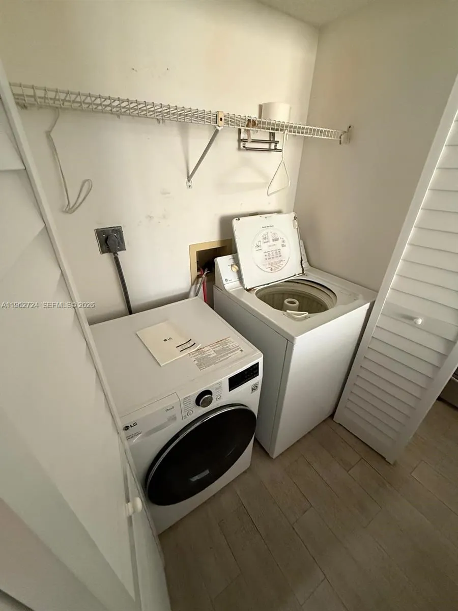 540 Brickell Key Dr 1505, Miami, Florida 33131, Miami, Florida 33131, 1 Bedroom Bedrooms, ,1 BathroomBathrooms,Residential,For Sale,540 Brickell Key Dr 1505, Miami, Florida 33131,A11962724