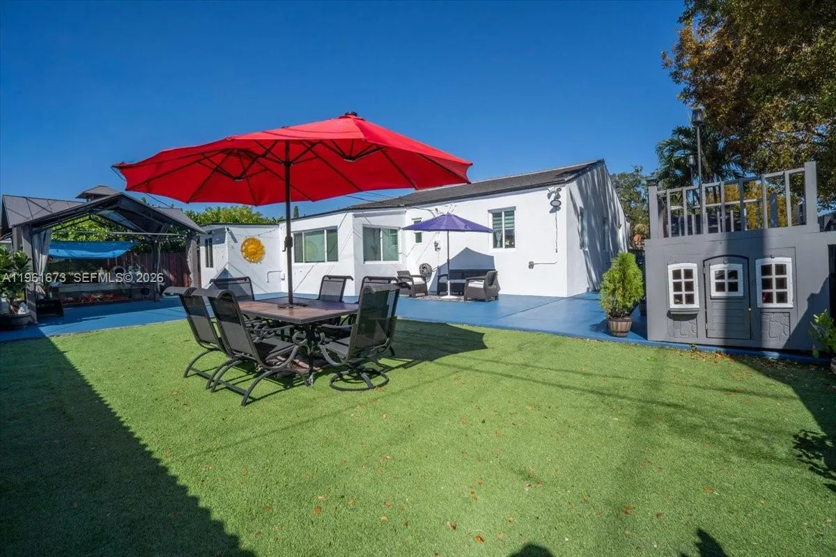 2400 Sw 21st Ter, Miami, Florida 33145, Miami, Florida 33145, 3 Bedrooms Bedrooms, 1 Room Rooms,2 BathroomsBathrooms,Residential,For Sale,2400 Sw 21st Ter, Miami, Florida 33145,A11961673