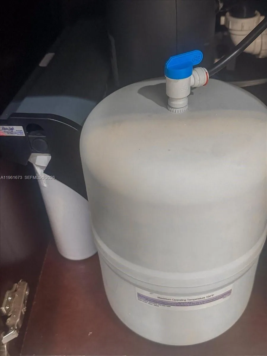 Reverse Osmosis filter inside