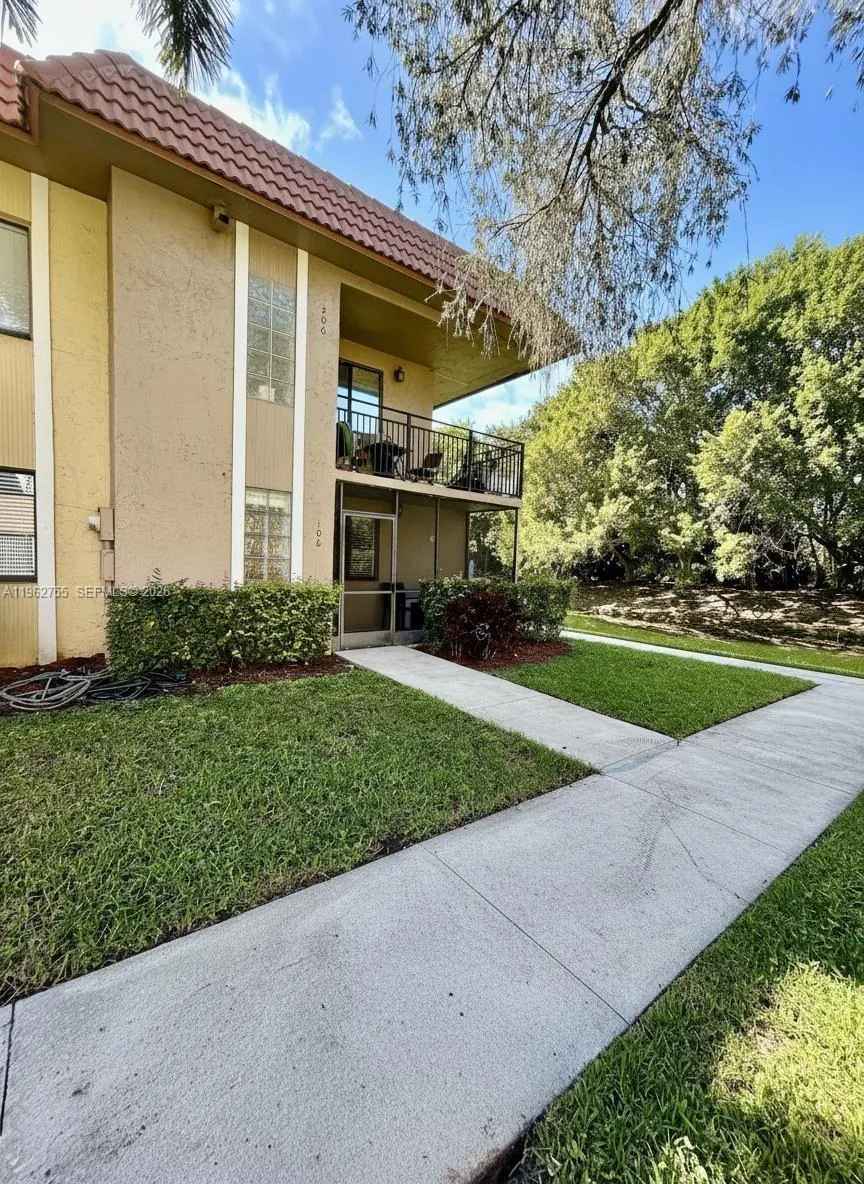 439 Lakeview Dr 106, Weston, Florida 33326, Weston, Florida 33326, 2 Bedrooms Bedrooms, ,2 BathroomsBathrooms,Residential,For Sale,439 Lakeview Dr 106, Weston, Florida 33326,A11962755
