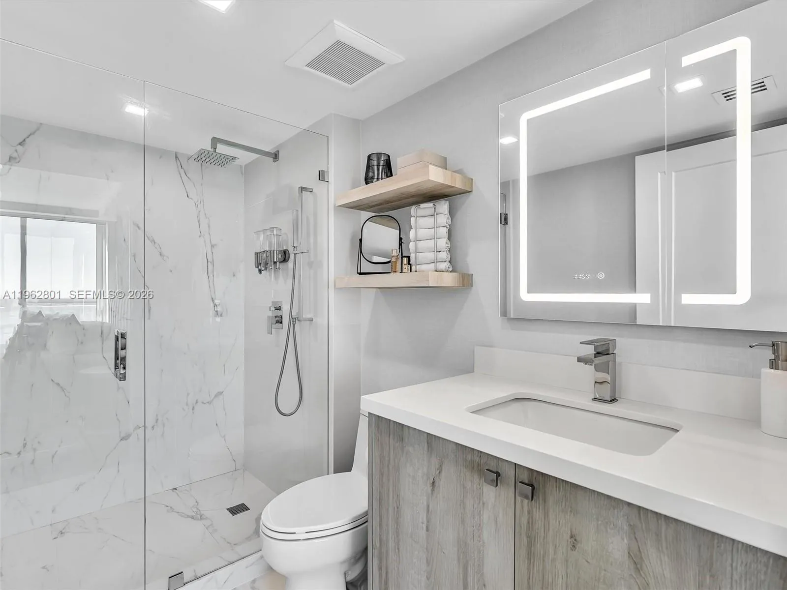 1155 Brickell Bay Dr 2011, Miami, Florida 33131, Miami, Florida 33131, 2 Bedrooms Bedrooms, ,2 BathroomsBathrooms,Residential,For Sale,1155 Brickell Bay Dr 2011, Miami, Florida 33131,A11962801