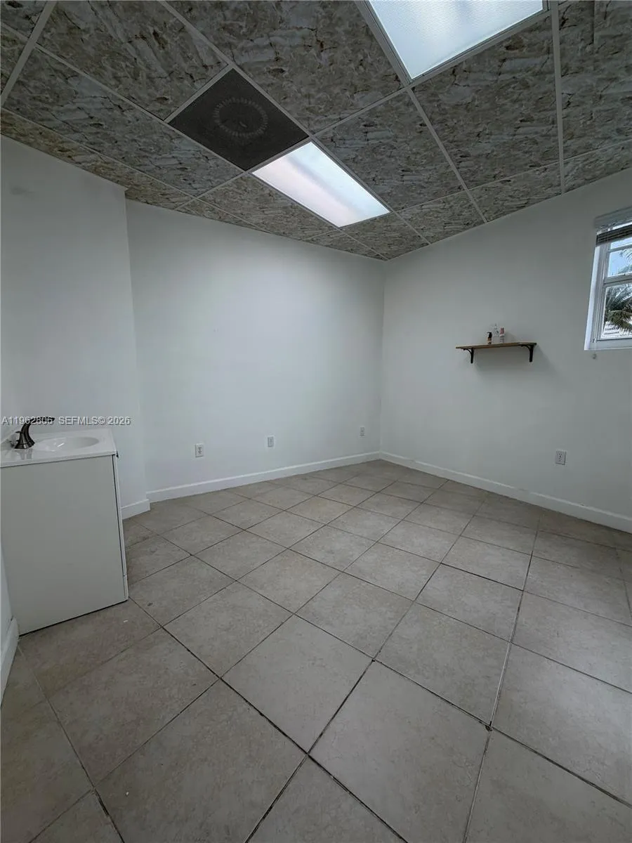 18315 W Dixie Hwy, North Miami Beach, Florida 3316, North Miami Beach, Florida 33160, ,Commercial Lease,For Rent,18315 W Dixie Hwy, North Miami Beach, Florida 3316,A11962806