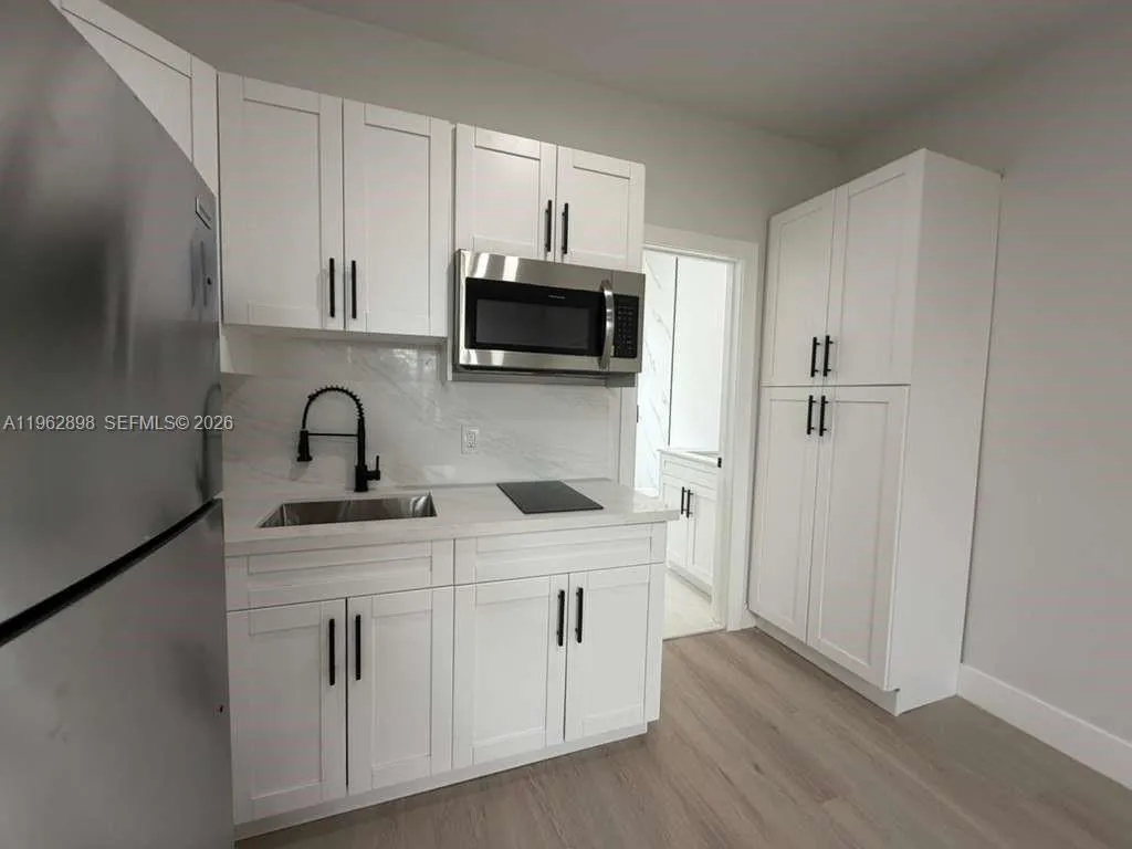 2425 Sw 6th St 6, Miami, Florida 33135, Miami, Florida 33135, 1 Bedroom Bedrooms, ,1 BathroomBathrooms,Residential Lease,For Rent,2425 Sw 6th St 6, Miami, Florida 33135,A11962898