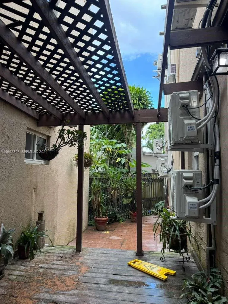 2425 Sw 6th St 6, Miami, Florida 33135, Miami, Florida 33135, 1 Bedroom Bedrooms, ,1 BathroomBathrooms,Residential Lease,For Rent,2425 Sw 6th St 6, Miami, Florida 33135,A11962898