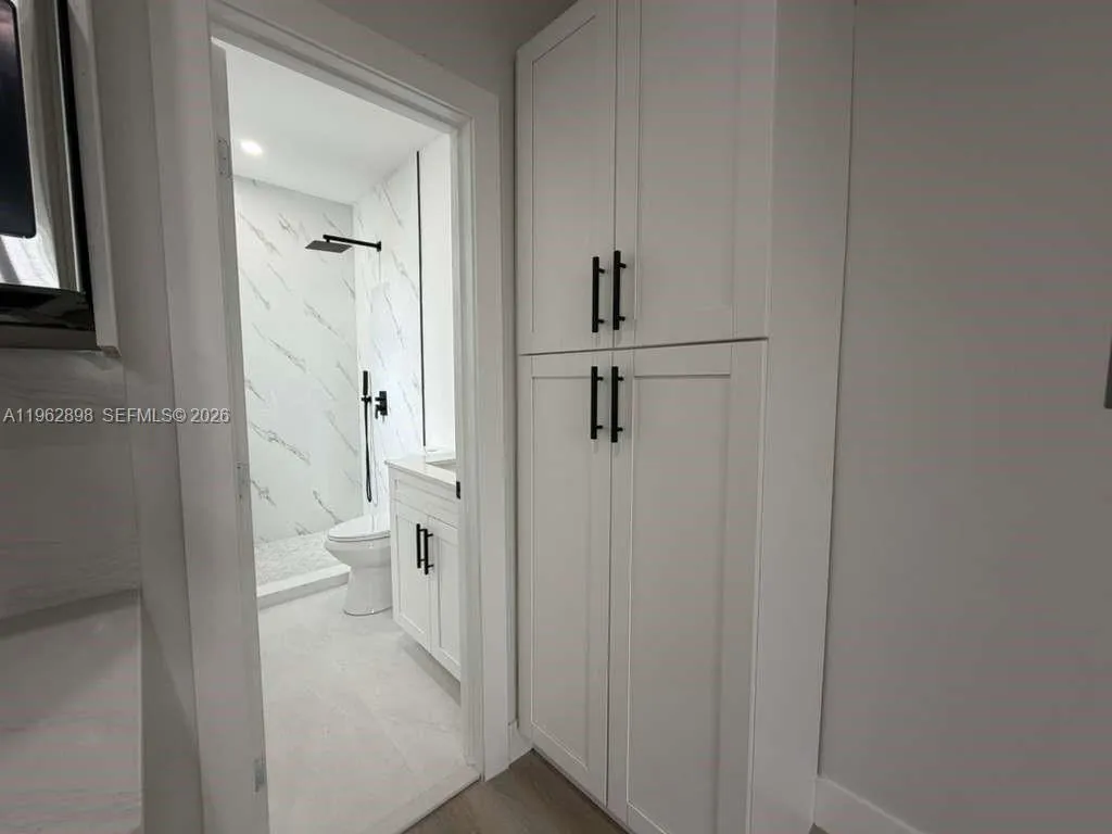 2425 Sw 6th St 6, Miami, Florida 33135, Miami, Florida 33135, 1 Bedroom Bedrooms, ,1 BathroomBathrooms,Residential Lease,For Rent,2425 Sw 6th St 6, Miami, Florida 33135,A11962898