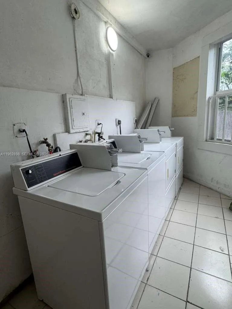 2425 Sw 6th St 6, Miami, Florida 33135, Miami, Florida 33135, 1 Bedroom Bedrooms, ,1 BathroomBathrooms,Residential Lease,For Rent,2425 Sw 6th St 6, Miami, Florida 33135,A11962898