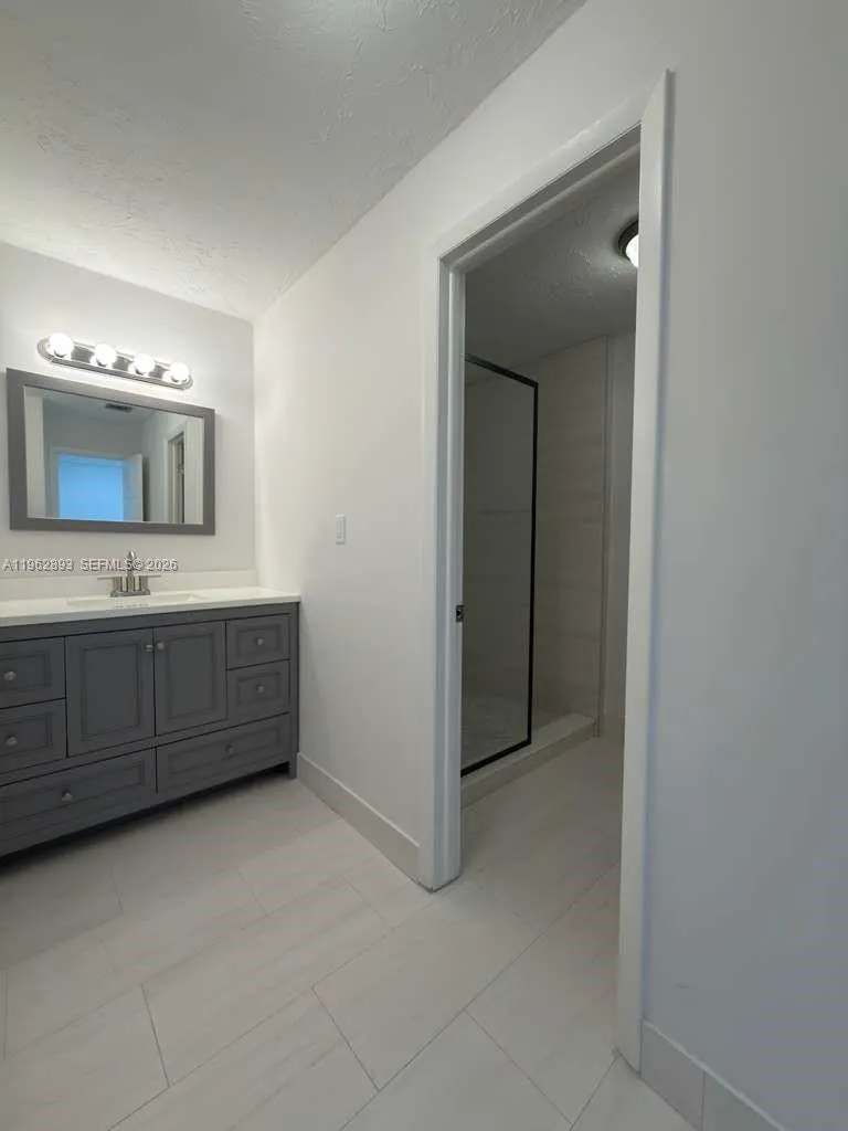 9719 N New River Canal Rd 308, Plantation, Florida, Plantation, Florida 33324, 3 Bedrooms Bedrooms, ,2 BathroomsBathrooms,Residential,For Sale,9719 N New River Canal Rd 308, Plantation, Florida,A11962893