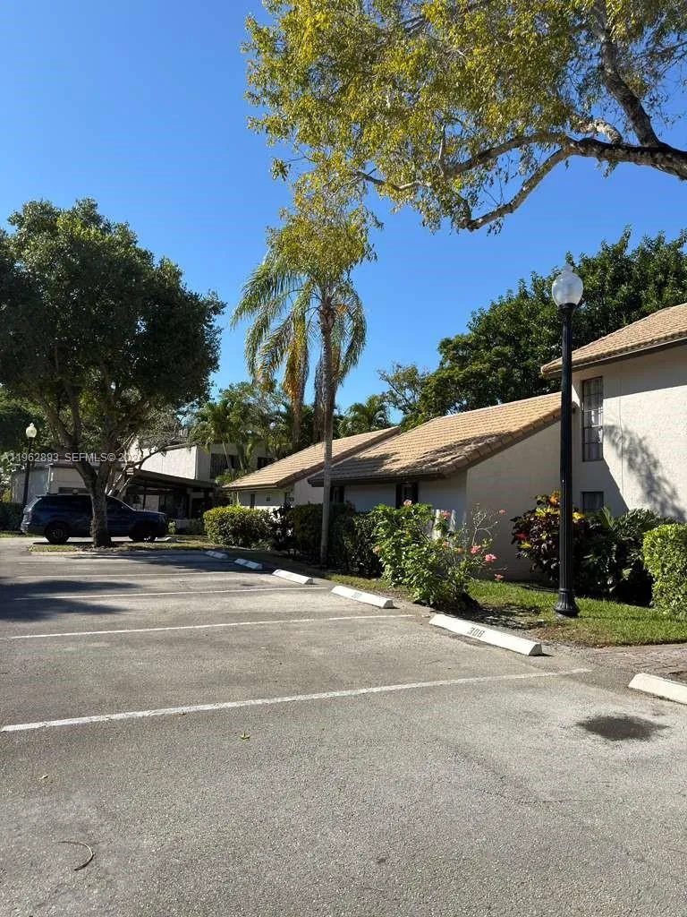 9719 N New River Canal Rd 308, Plantation, Florida, Plantation, Florida 33324, 3 Bedrooms Bedrooms, ,2 BathroomsBathrooms,Residential,For Sale,9719 N New River Canal Rd 308, Plantation, Florida,A11962893