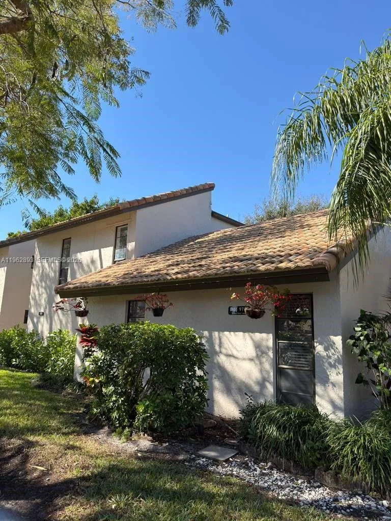 9719 N New River Canal Rd 308, Plantation, Florida, Plantation, Florida 33324, 3 Bedrooms Bedrooms, ,2 BathroomsBathrooms,Residential,For Sale,9719 N New River Canal Rd 308, Plantation, Florida,A11962893