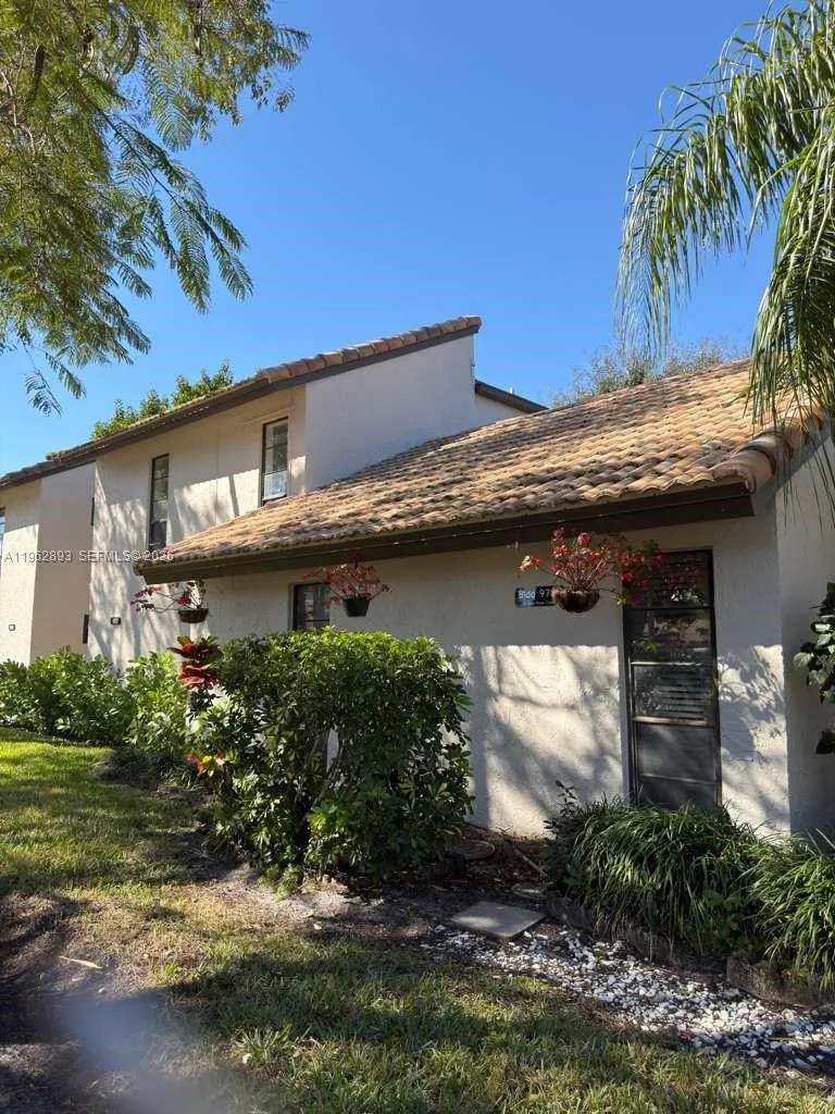 9719 N New River Canal Rd 308, Plantation, Florida, Plantation, Florida 33324, 3 Bedrooms Bedrooms, ,2 BathroomsBathrooms,Residential,For Sale,9719 N New River Canal Rd 308, Plantation, Florida,A11962893