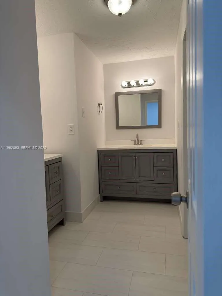 9719 N New River Canal Rd 308, Plantation, Florida, Plantation, Florida 33324, 3 Bedrooms Bedrooms, ,2 BathroomsBathrooms,Residential,For Sale,9719 N New River Canal Rd 308, Plantation, Florida,A11962893