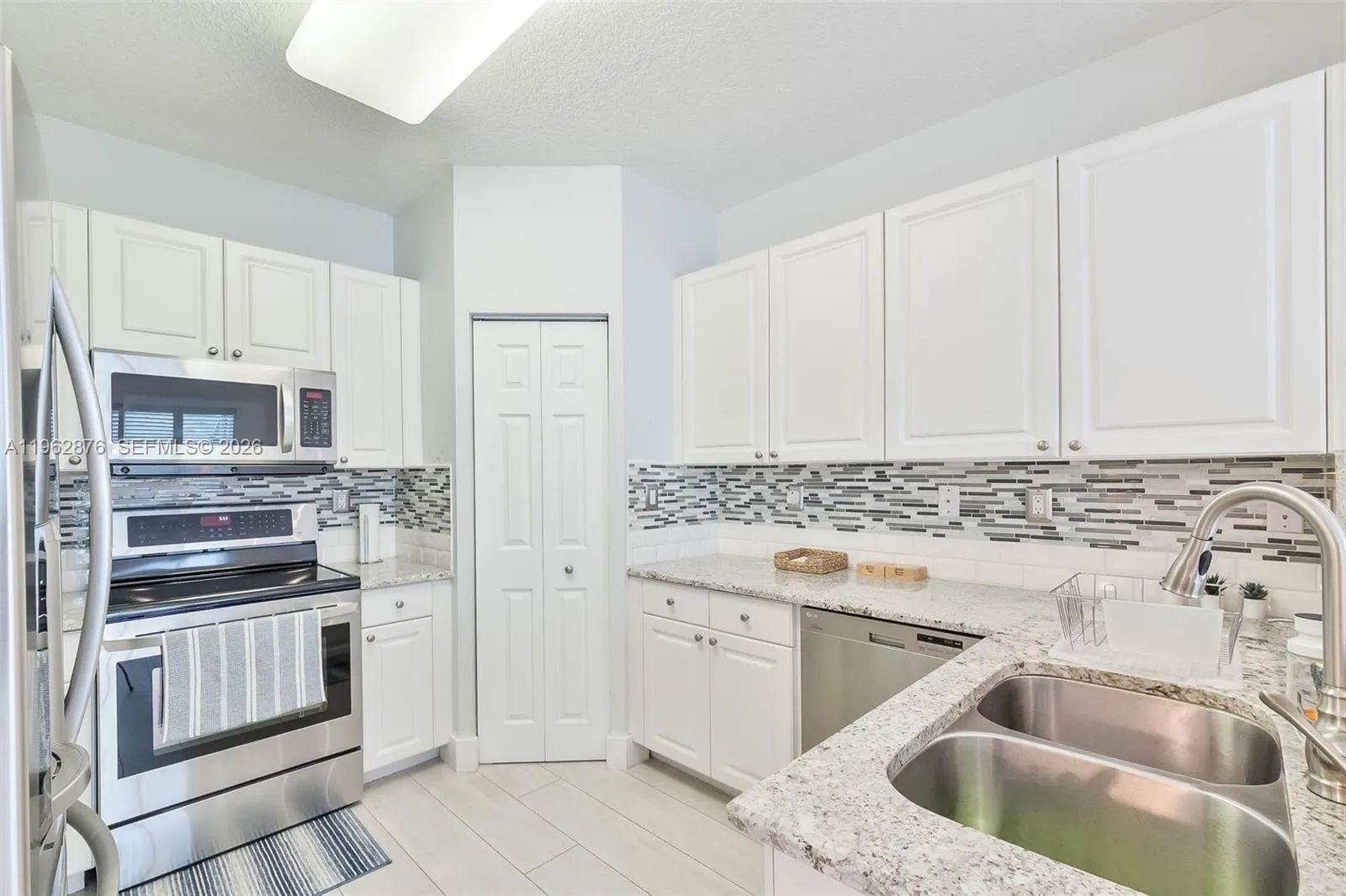 11227 Nw 73rd Ter, Doral, Florida 33178, Doral, Florida 33178, 4 Bedrooms Bedrooms, ,3 BathroomsBathrooms,Residential,For Sale,11227 Nw 73rd Ter, Doral, Florida 33178,A11962876