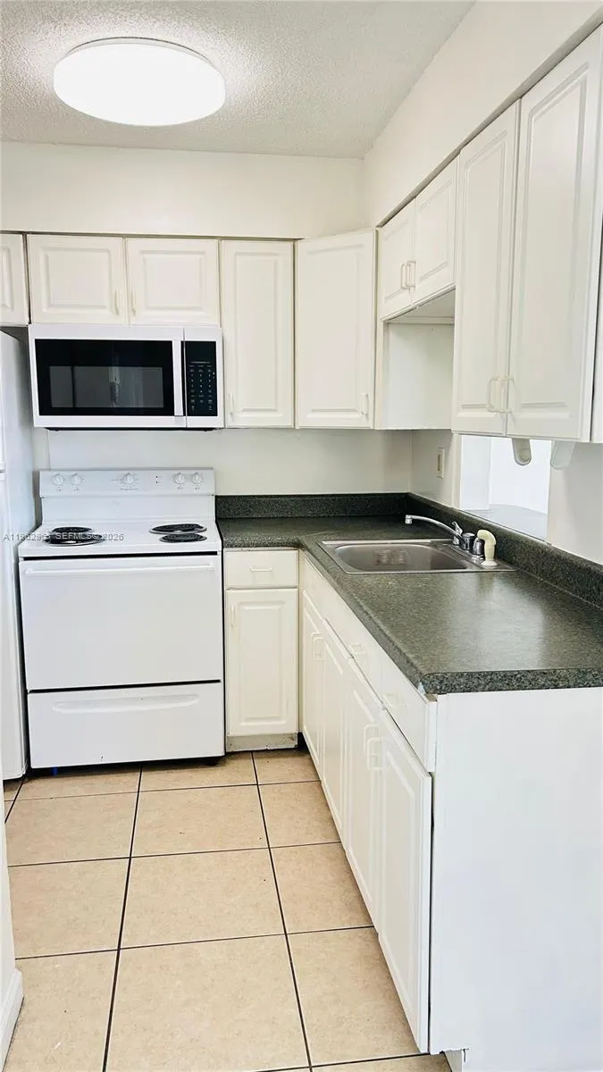 978 Sw 10th Dr 15, Pompano Beach, Florida 33060, Pompano Beach, Florida 33060, 1 Bedroom Bedrooms, ,1 BathroomBathrooms,Residential Lease,For Rent,978 Sw 10th Dr 15, Pompano Beach, Florida 33060,A11962963