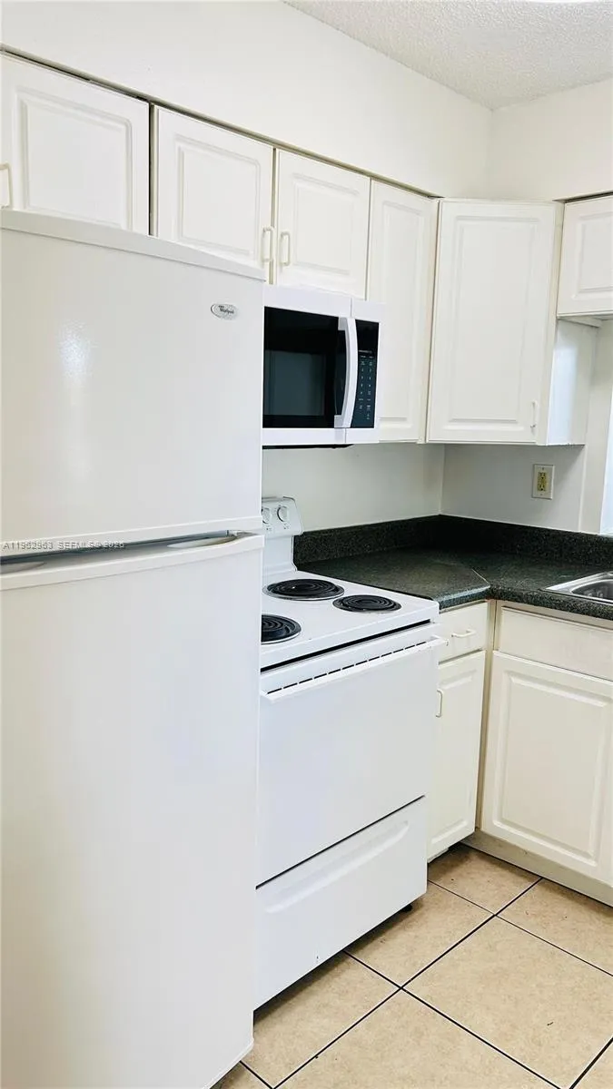 978 Sw 10th Dr 15, Pompano Beach, Florida 33060, Pompano Beach, Florida 33060, 1 Bedroom Bedrooms, ,1 BathroomBathrooms,Residential Lease,For Rent,978 Sw 10th Dr 15, Pompano Beach, Florida 33060,A11962963