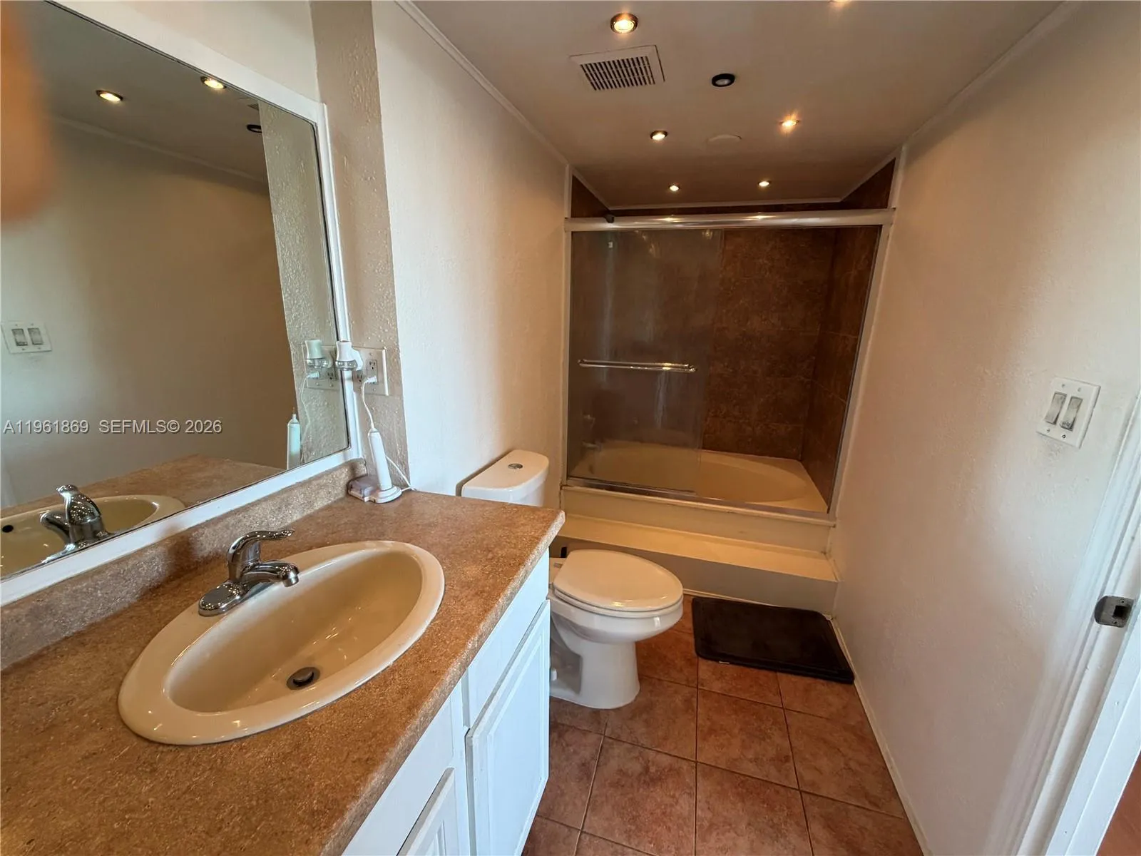 16546 Ne 26th Ave 6h, North Miami Beach, Florida 3, North Miami Beach, Florida 33160, 1 Bedroom Bedrooms, ,1 BathroomBathrooms,Residential,For Sale,16546 Ne 26th Ave 6h, North Miami Beach, Florida 3,A11961869