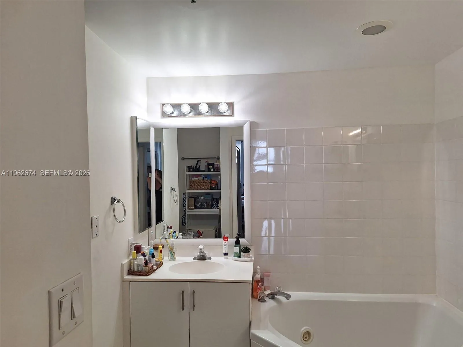9725 Nw 52nd St 408, Doral, Florida 33178, Doral, Florida 33178, 2 Bedrooms Bedrooms, ,2 BathroomsBathrooms,Residential Lease,For Rent,9725 Nw 52nd St 408, Doral, Florida 33178,A11962674
