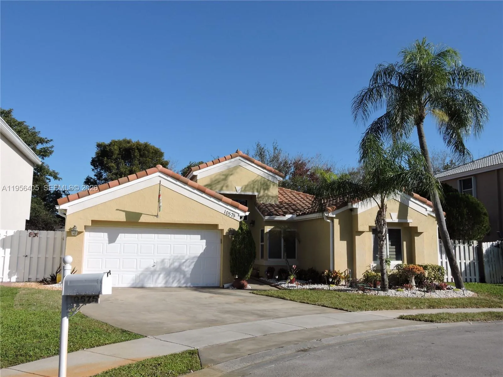 10575 Sw 12th Mnr, Pembroke Pines, Florida 33025, Pembroke Pines, Florida 33025, 3 Bedrooms Bedrooms, ,2 BathroomsBathrooms,Residential,For Sale,10575 Sw 12th Mnr, Pembroke Pines, Florida 33025,A11956405