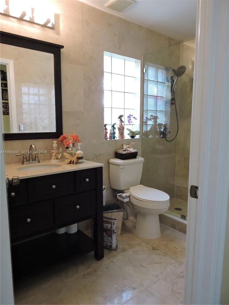 second bathroom with marble finishes