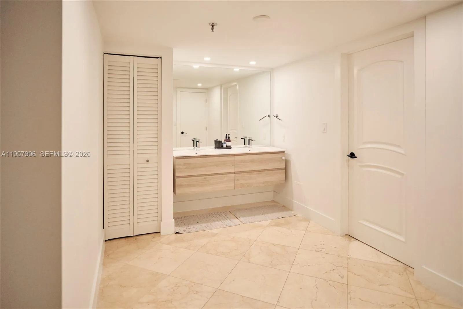 520 Brickell Key Dr A1904, Miami, Florida 33131, Miami, Florida 33131, 2 Bedrooms Bedrooms, ,2 BathroomsBathrooms,Residential,For Sale,520 Brickell Key Dr A1904, Miami, Florida 33131,A11957996