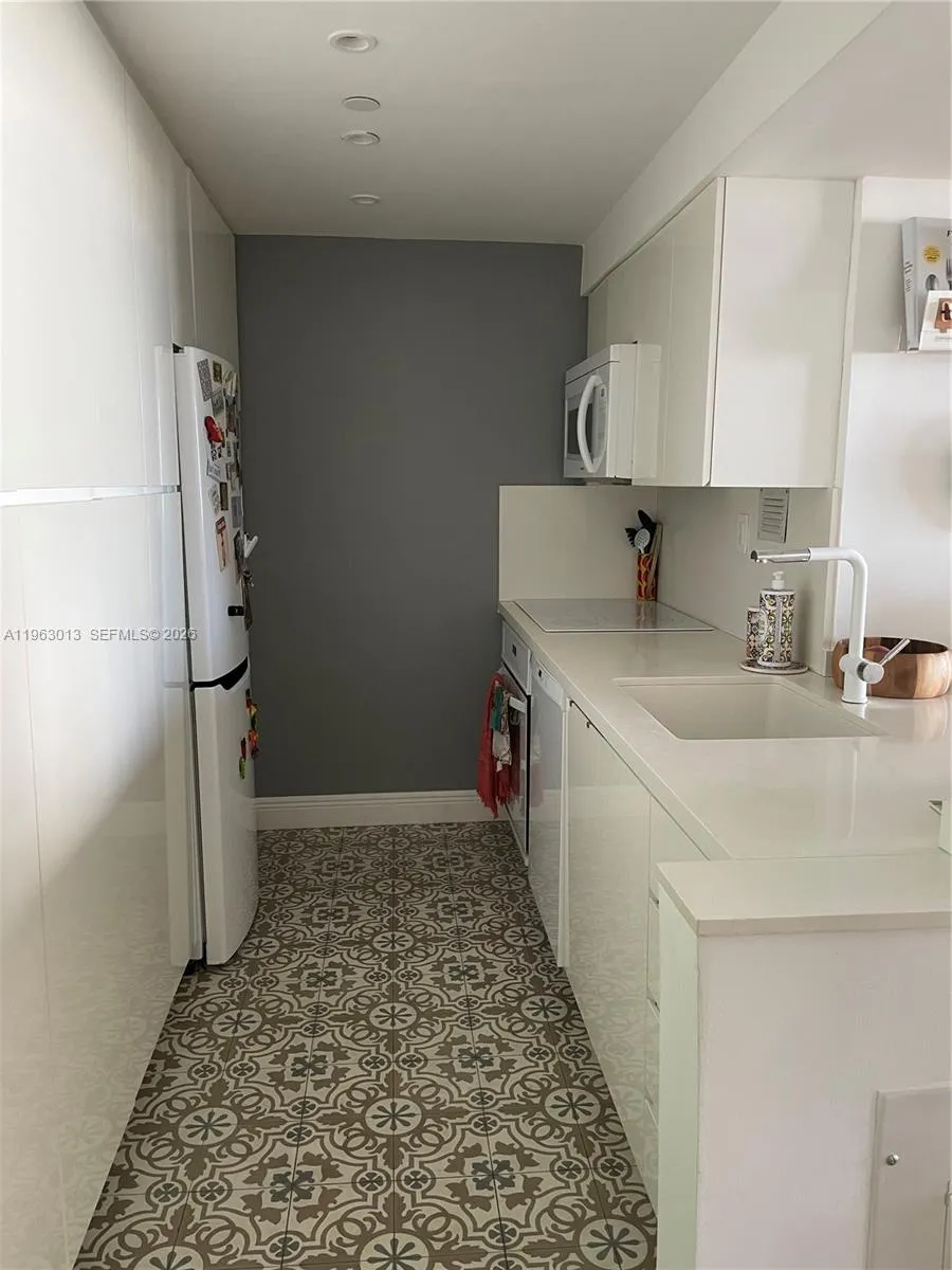 1200 West Ave 1418, Miami Beach, Florida 33139, Miami Beach, Florida 33139, 1 Bedroom Bedrooms, ,1 BathroomBathrooms,Residential,For Sale,1200 West Ave 1418, Miami Beach, Florida 33139,A11963013