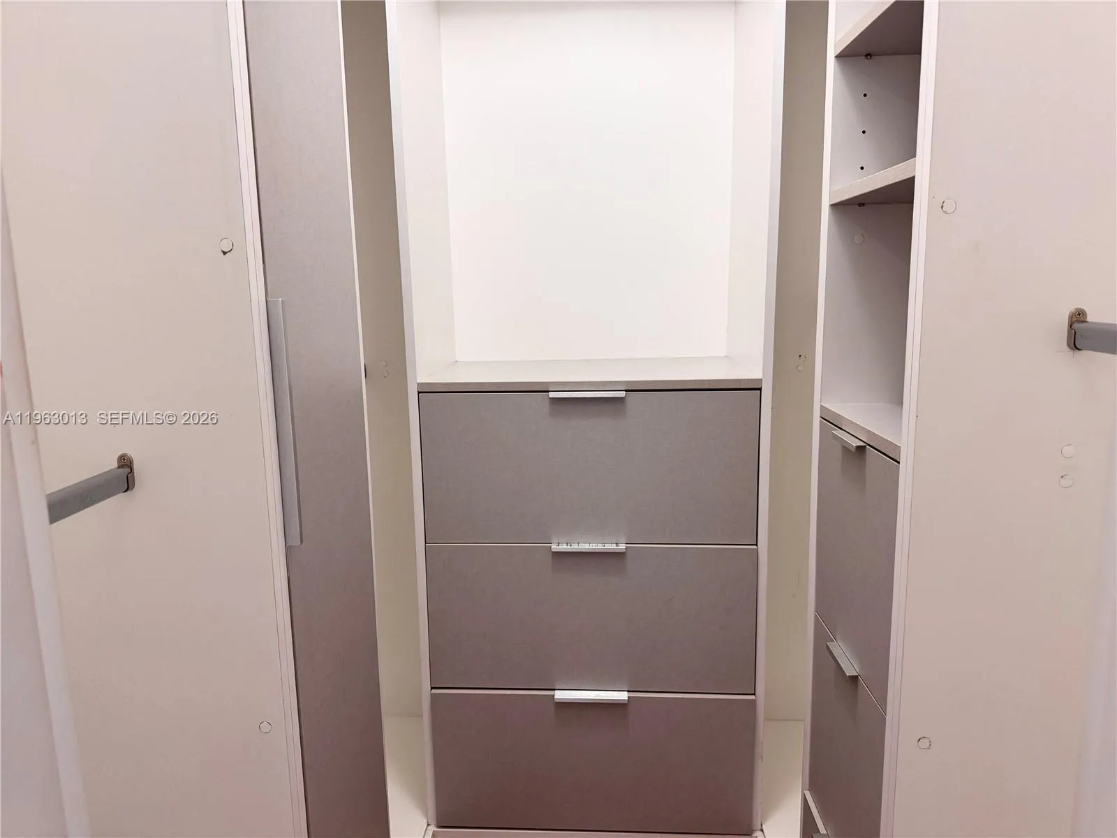 1200 West Ave 1418, Miami Beach, Florida 33139, Miami Beach, Florida 33139, 1 Bedroom Bedrooms, ,1 BathroomBathrooms,Residential,For Sale,1200 West Ave 1418, Miami Beach, Florida 33139,A11963013