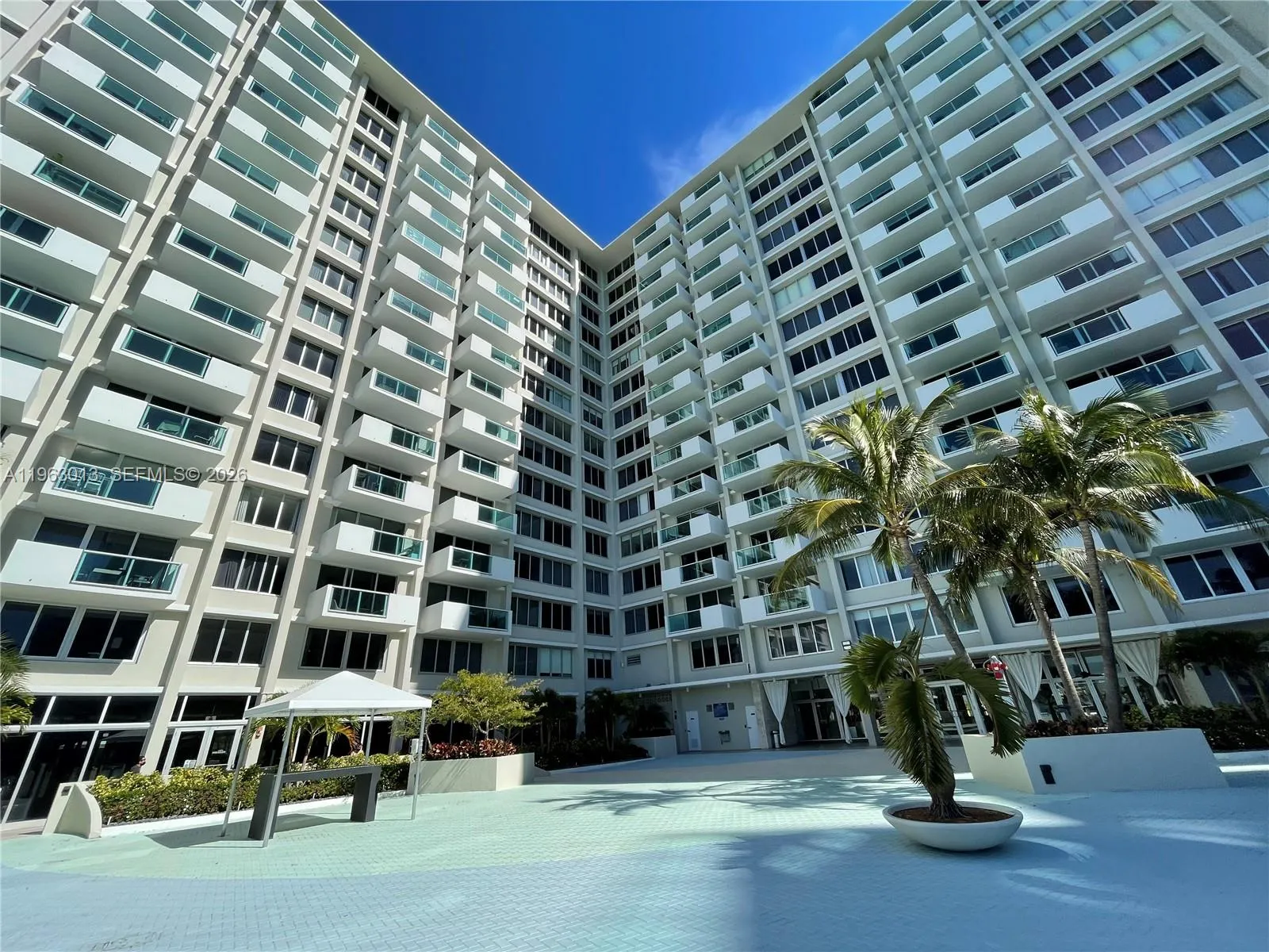 1200 West Ave 1418, Miami Beach, Florida 33139, Miami Beach, Florida 33139, 1 Bedroom Bedrooms, ,1 BathroomBathrooms,Residential,For Sale,1200 West Ave 1418, Miami Beach, Florida 33139,A11963013