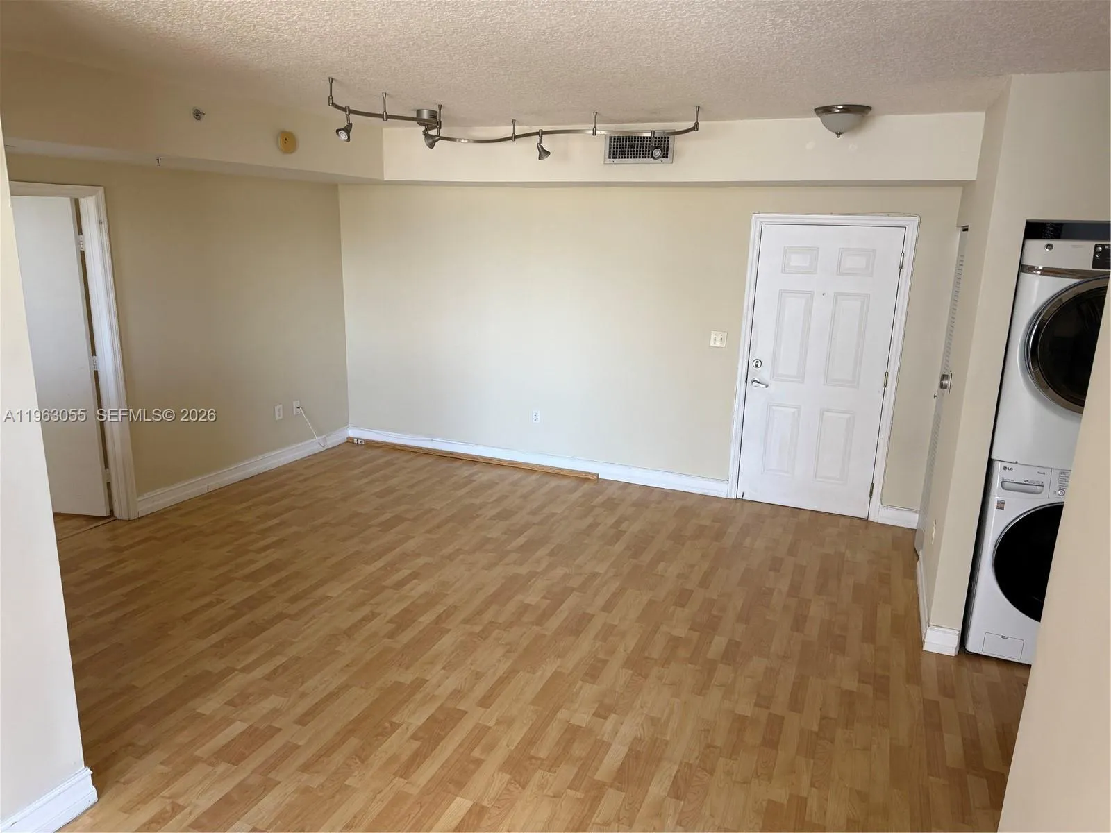 1 Glen Royal Pkwy 1210, Miami, Florida 33125, Miami, Florida 33125, 2 Bedrooms Bedrooms, ,2 BathroomsBathrooms,Residential,For Sale,1 Glen Royal Pkwy 1210, Miami, Florida 33125,A11963055