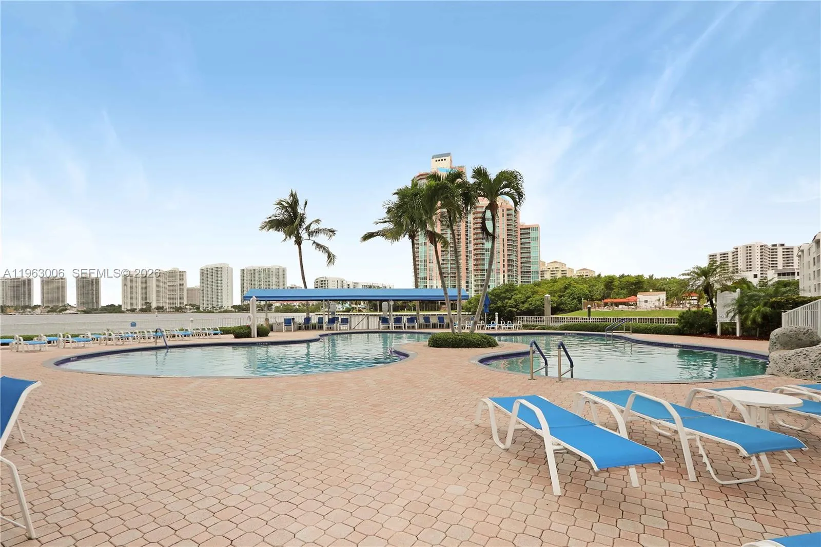 Aventura, Florida 33180, 2 Bedrooms Bedrooms, ,2 BathroomsBathrooms,Residential,For Sale,A11963006