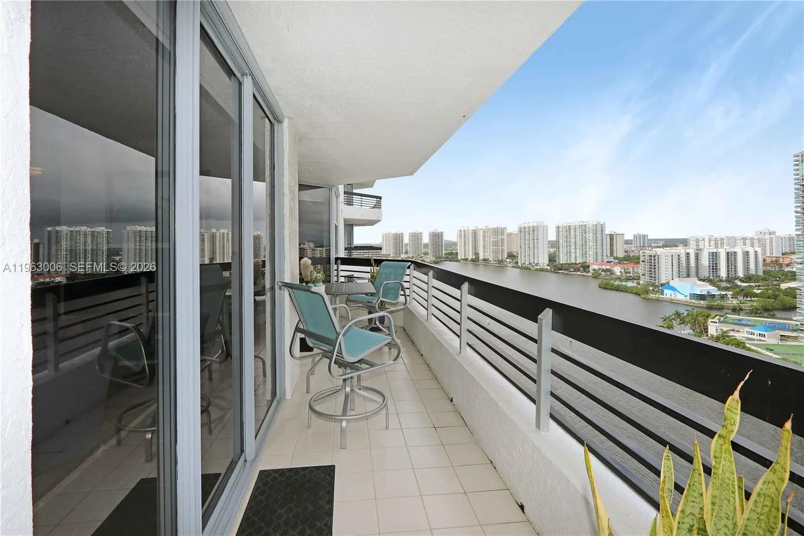 Aventura, Florida 33180, 2 Bedrooms Bedrooms, ,2 BathroomsBathrooms,Residential,For Sale,A11963006