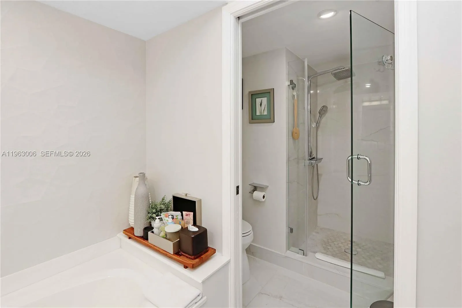 Aventura, Florida 33180, 2 Bedrooms Bedrooms, ,2 BathroomsBathrooms,Residential,For Sale,A11963006