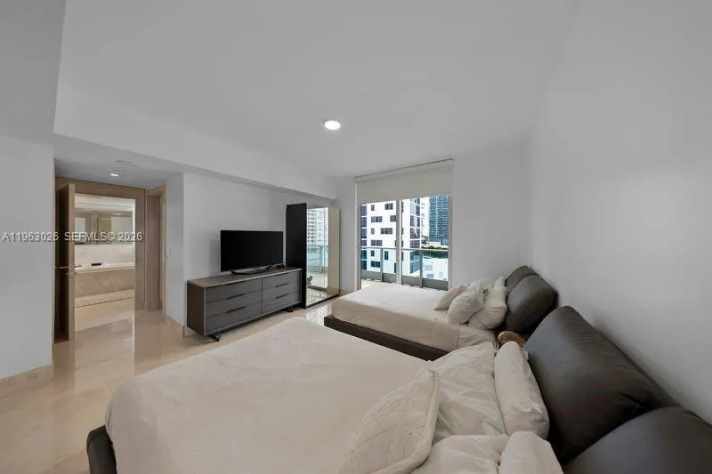 1331 Brickell Bay Dr 1602, Miami, Florida 33131, Miami, Florida 33131, 2 Bedrooms Bedrooms, ,2 BathroomsBathrooms,Residential,For Sale,1331 Brickell Bay Dr 1602, Miami, Florida 33131,A11963026