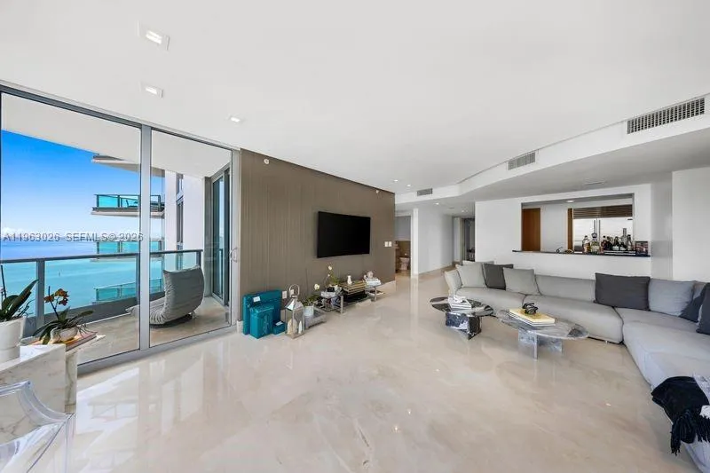 1331 Brickell Bay Dr 1602, Miami, Florida 33131, Miami, Florida 33131, 2 Bedrooms Bedrooms, ,2 BathroomsBathrooms,Residential,For Sale,1331 Brickell Bay Dr 1602, Miami, Florida 33131,A11963026
