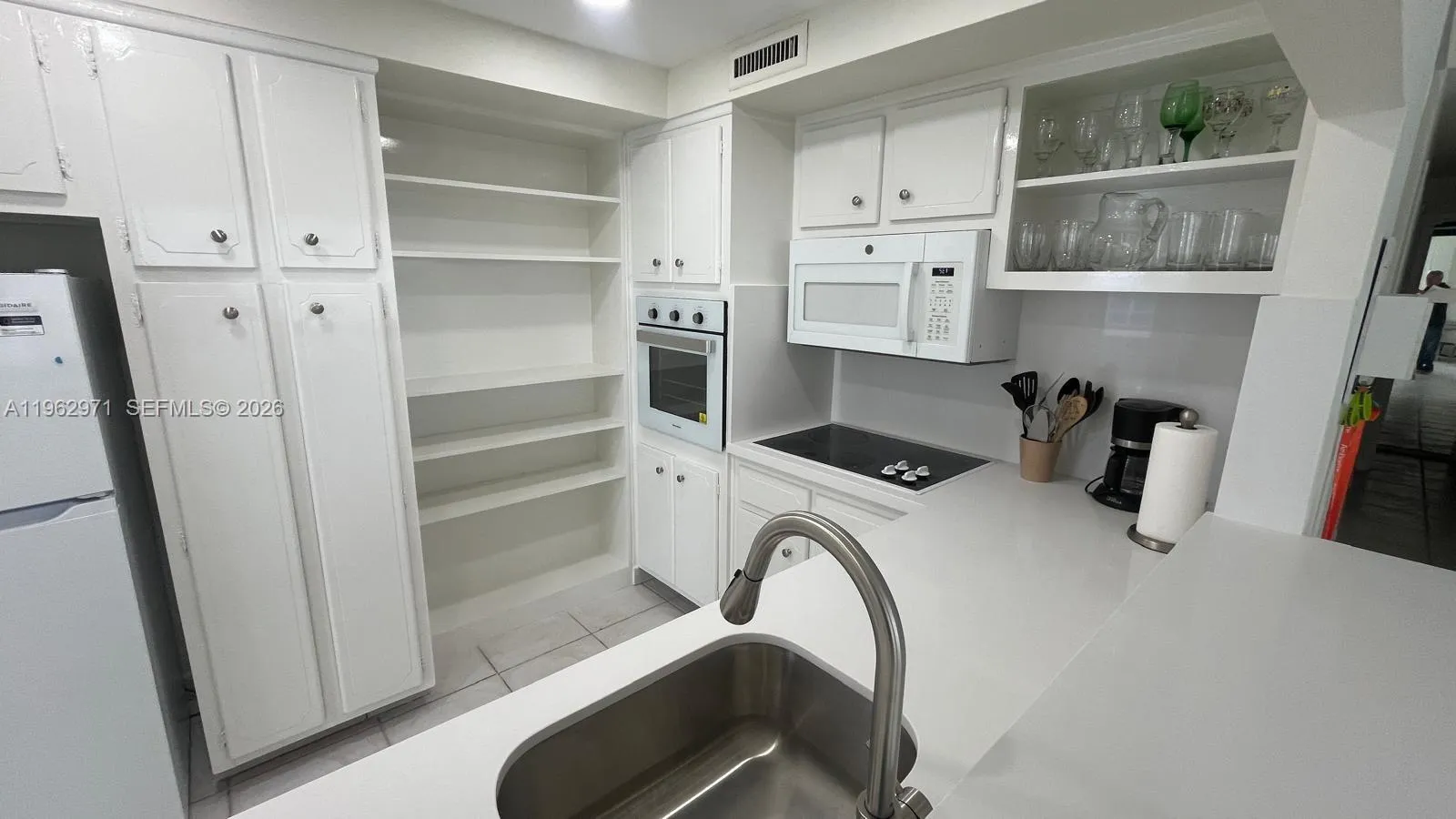 Hollywood, Florida 33019, 2 Bedrooms Bedrooms, ,2 BathroomsBathrooms,Residential Lease,For Rent,A11962971