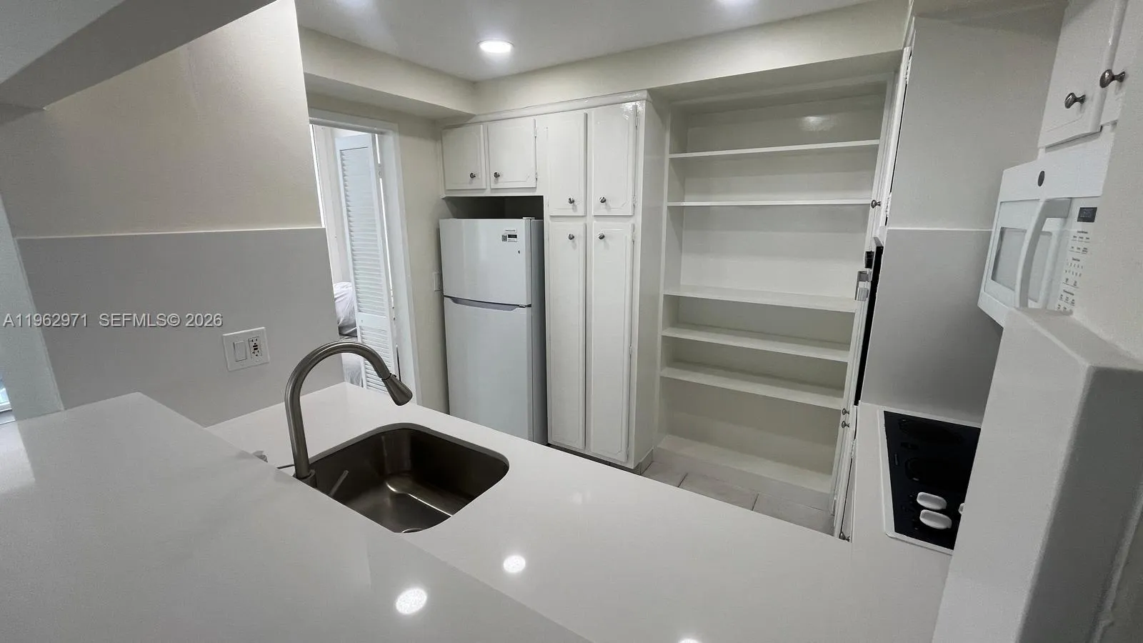 Hollywood, Florida 33019, 2 Bedrooms Bedrooms, ,2 BathroomsBathrooms,Residential Lease,For Rent,A11962971