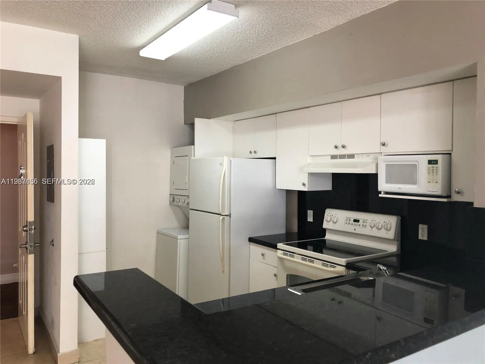 5085 Nw 7th St 811, Miami, Florida 33126, Miami, Florida 33126, 1 Bedroom Bedrooms, ,1 BathroomBathrooms,Residential Lease,For Rent,5085 Nw 7th St 811, Miami, Florida 33126,A11963156