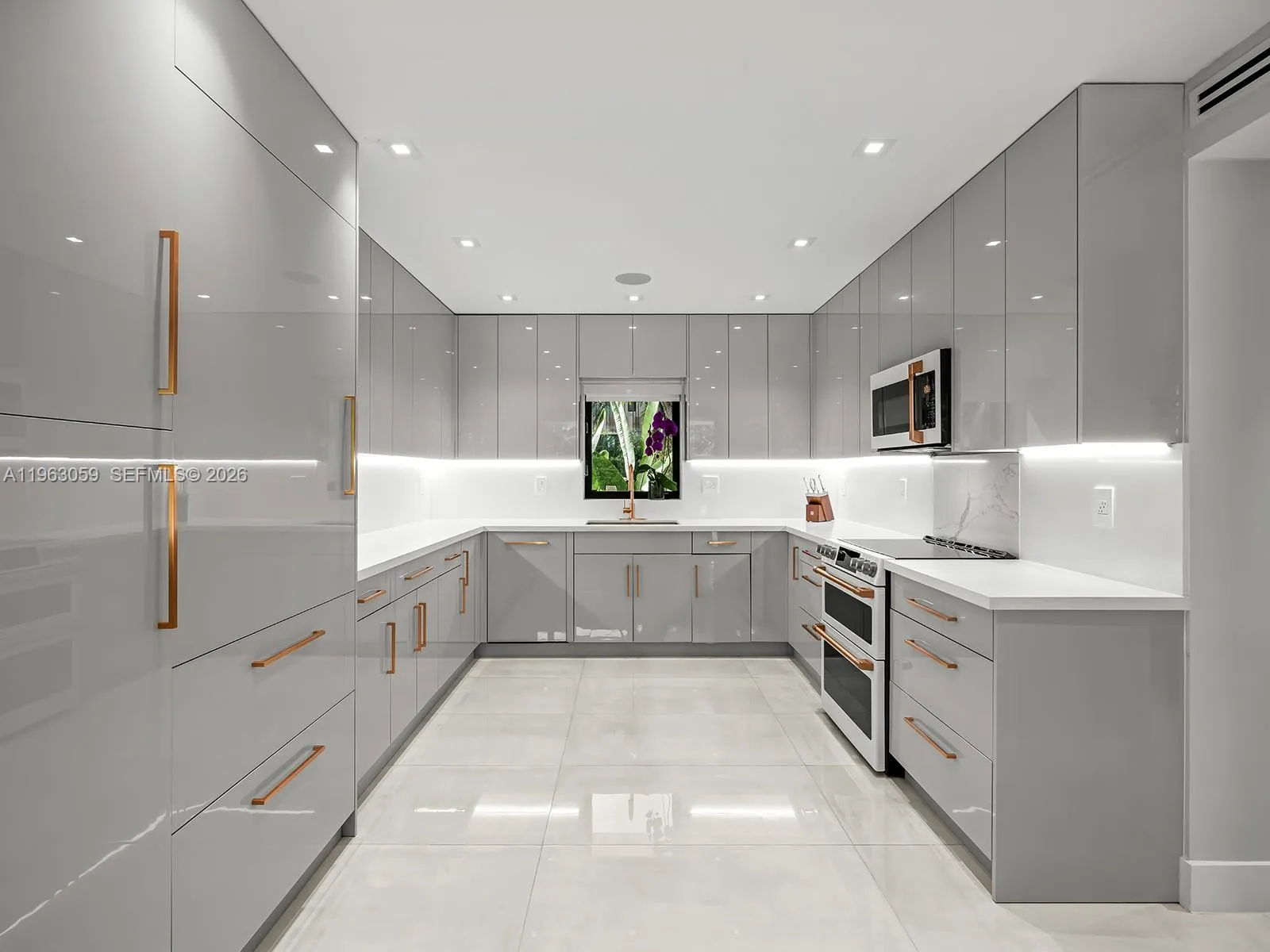 7701 Sw 50th Ct, Miami, Florida 33143, Miami, Florida 33143, 5 Bedrooms Bedrooms, ,5 BathroomsBathrooms,Residential,For Sale,7701 Sw 50th Ct, Miami, Florida 33143,A11963059