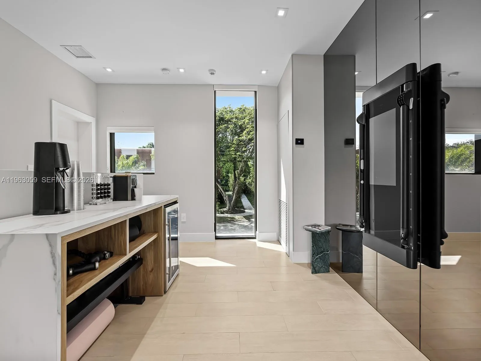 Wet bar/Landing area