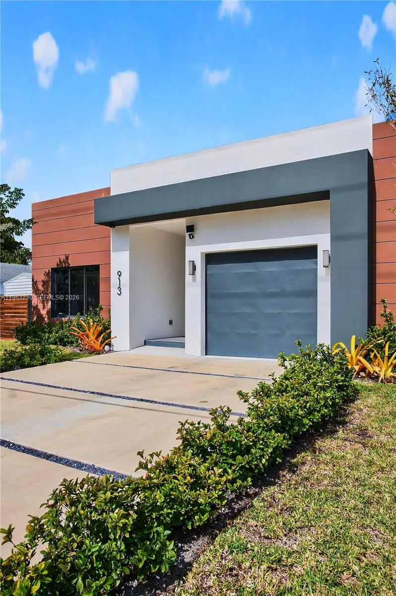 913 Ne 15th St, Fort Lauderdale, Florida 33304, Fort Lauderdale, Florida 33304, 4 Bedrooms Bedrooms, ,3 BathroomsBathrooms,Residential,For Sale,913 Ne 15th St, Fort Lauderdale, Florida 33304,A11963230